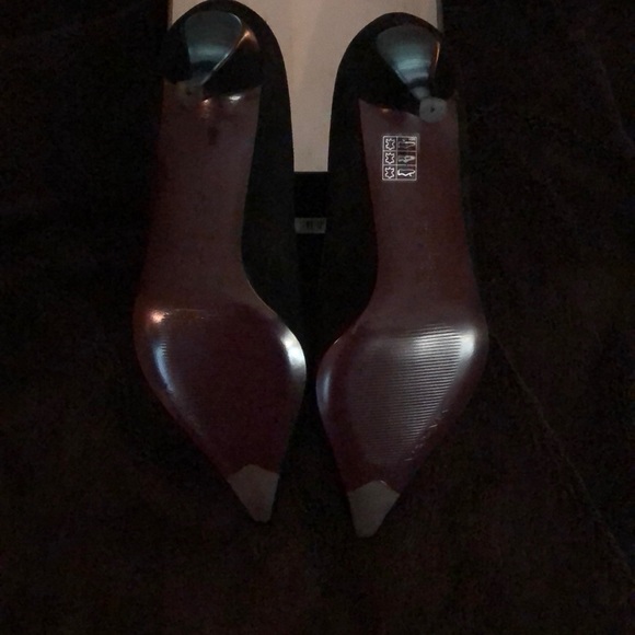 Via Spiga Black Suede Pump-Size 9 1/2M - Picture 2 of 3